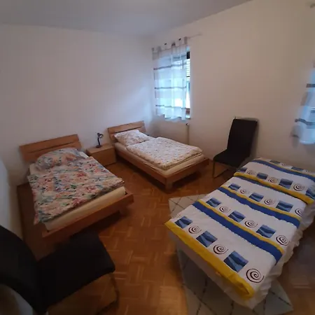 Schoene Am Bauernhof Apartamento