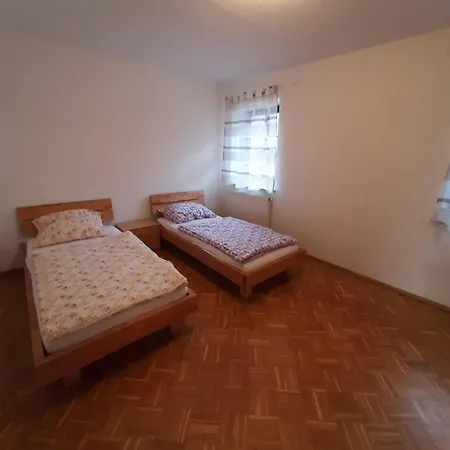 Schoene Am Bauernhof Apartamento *